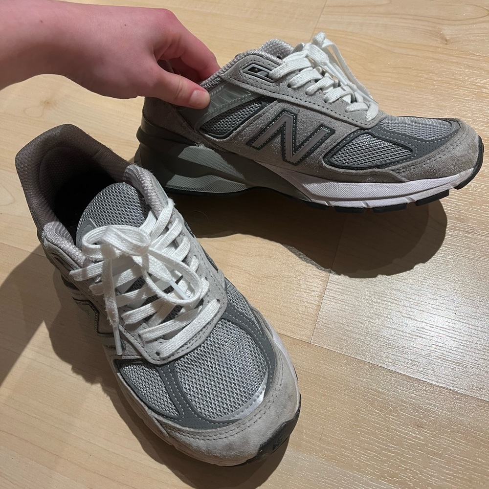 Women’s new balance gray sneakers size 6 - barely worn